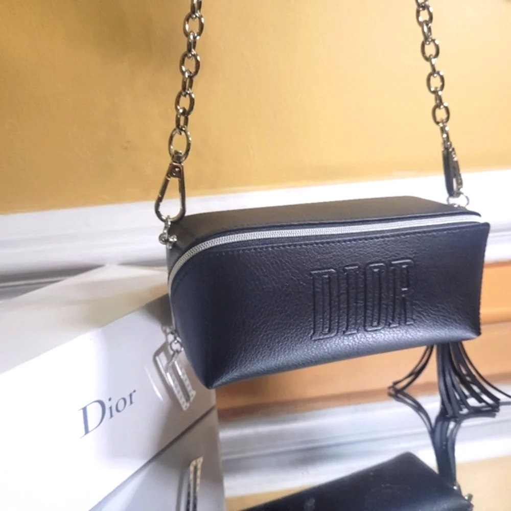 Host pick 🔥 Dior🔥beauty pouch convertible shoulder bag - Picture 9 of 17